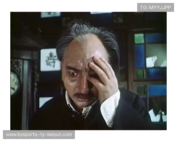 世界冠军领奖差点掉下台