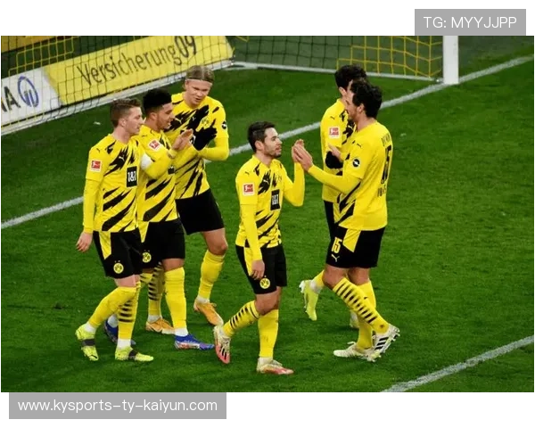 德甲多特侧翼传中形成猛攻,门前混战频出——边线策略下的进攻节拍 德甲多特侧翼传中形成猛攻,门前混战频出——边线策略下的进攻节拍