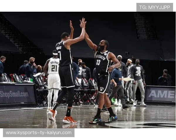 篮网终场前积极防守逼出失误