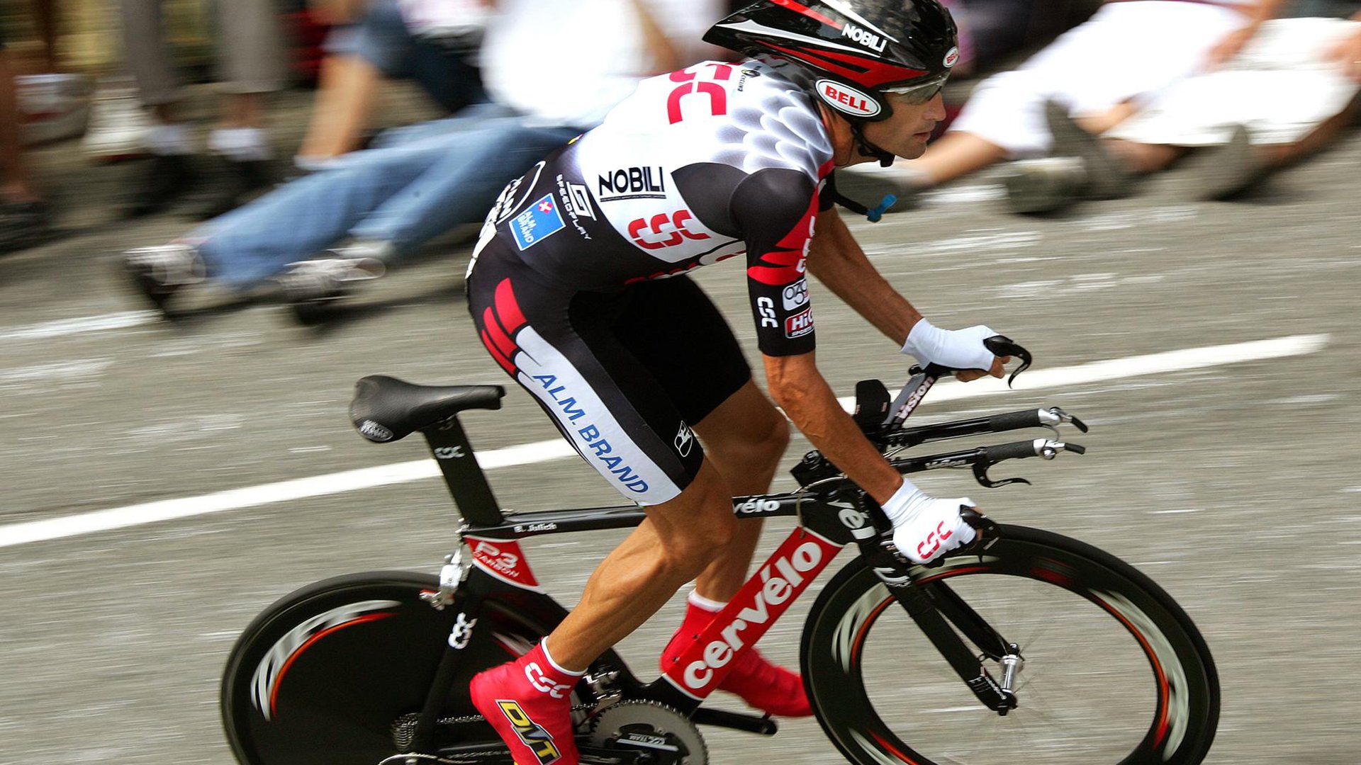 中国花样滑冰全国大奖赛男单老将自由滑逆袭夺冠 四周跳惊艳裁判